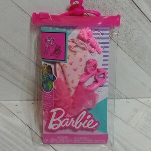 NWT Barbie Ballerina Clothing w. Point Shoes and Flowers